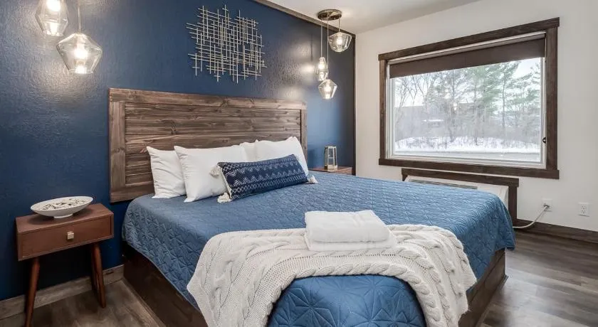 Boutique Hotel King, Queen & Kitchen Suites Easy Drive to Downtown - Image 1