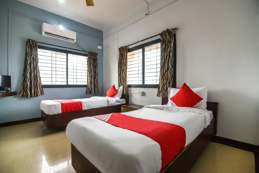 OYO 61080 Hotel Shree Gurunanak Lodge - Image 1