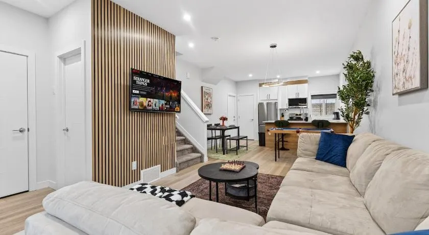 The Urban Haven Extended-Stay Friendly 3bed Sleeps 7 - Image 1