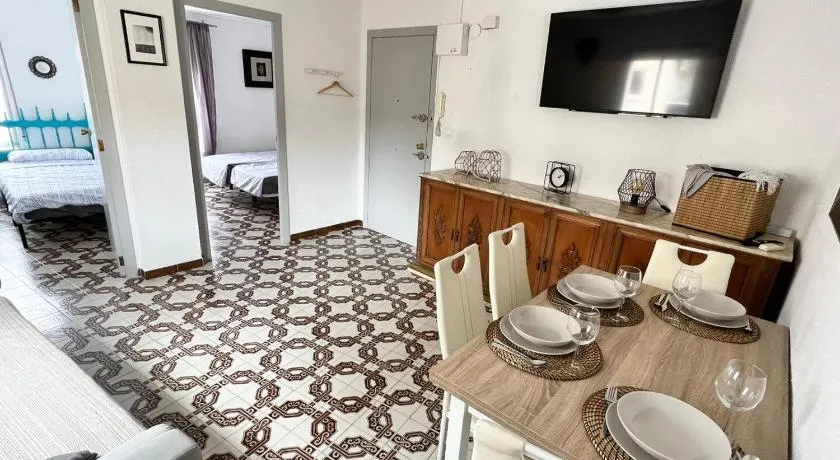 Mirror Apartment Gandia - Image 1