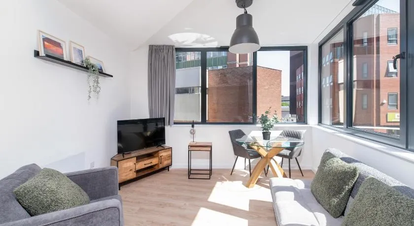 123 Queen Street - Home Crowd Luxury Apartments - Image 1