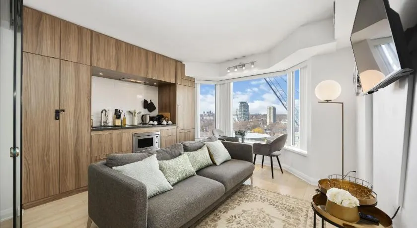 Yorkville 1 Bedroom Great View - Image 1