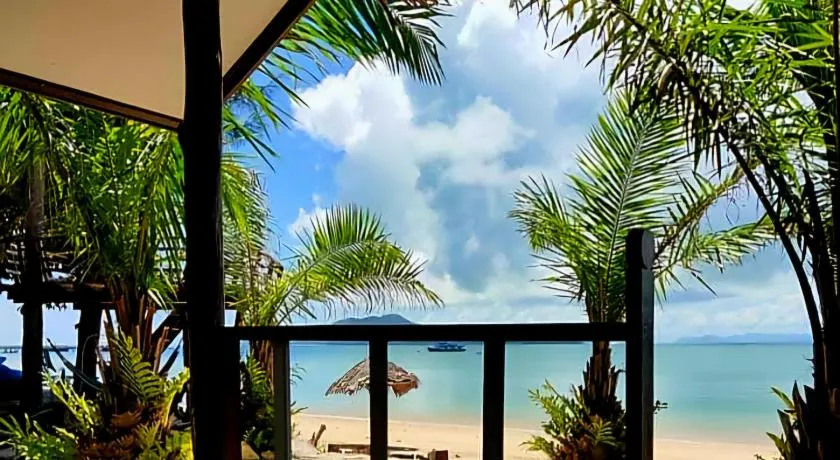 Sabai Sabai Beach Bungalows - Image 1