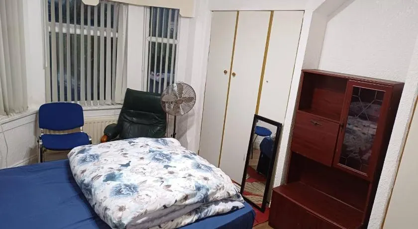 Double Spacious Room near CBS Arena in CV6 4DF Two Guests - Image 1