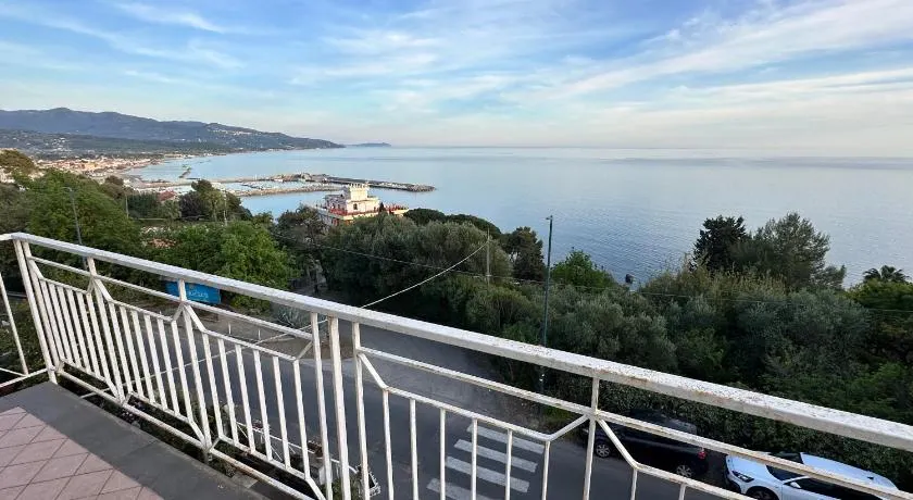 BELVEDERE SUITES Vista Mare, Eleganza e Comfort - Image 1