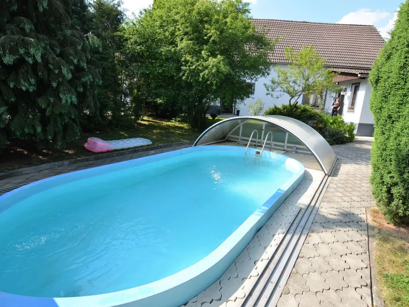Beautiful apartment with pool in a fenced garden near Marienbad/Mariánské Lázne - Image 1