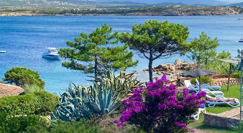 CASA MUGHETTO R5055 WiFi, seafront, private sea access, swimming pool - Image 1