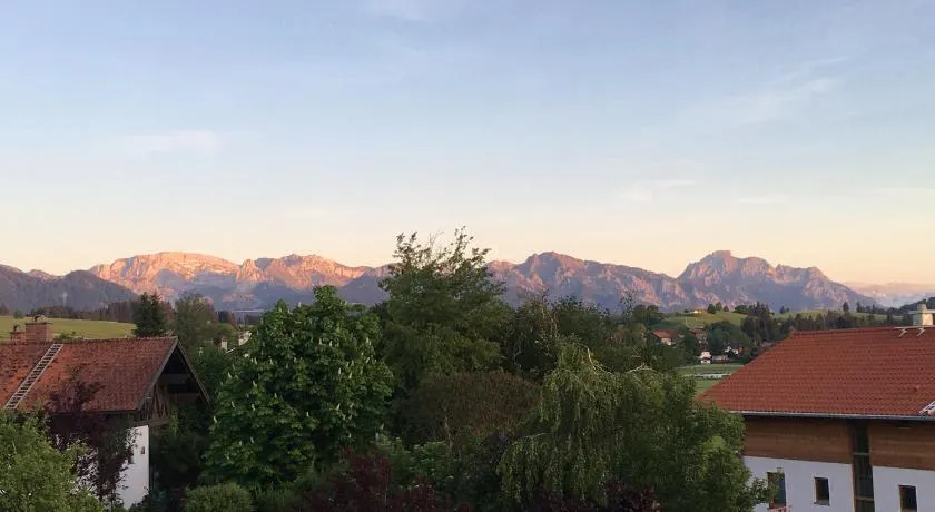 Erholsamer Traumurlaub wo auf Bergen Schlößer wachsen - Image 1