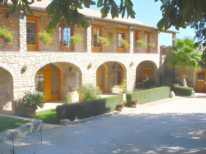 Le Clos des Arts - Image 1
