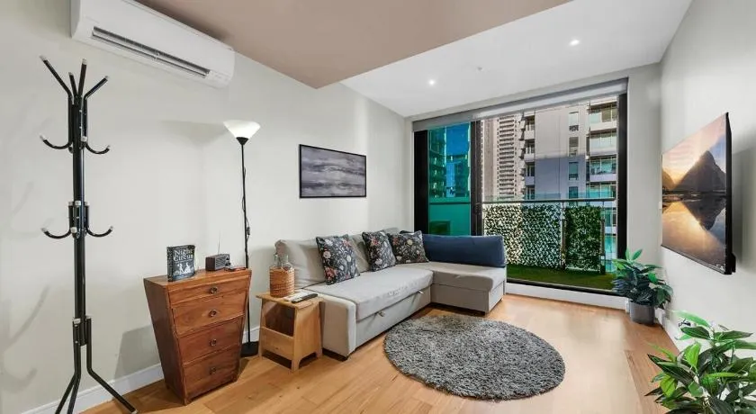 Heart of Melbourne CBD - 2BR I 1BH I Office Space I Free Parking - Image 1