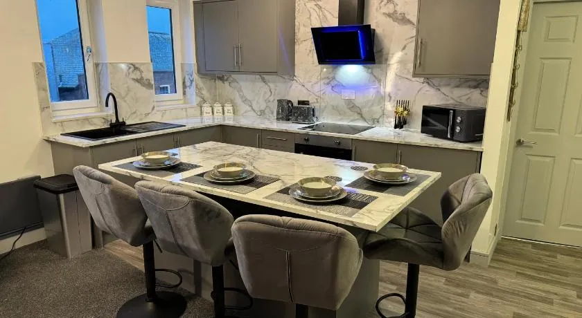 2 Bedroom Lavish Apartment Prince Street Bridlington Sleeps 5 Netflix HARBOUR LOCATION - Image 1