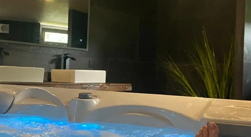 Les murmures de l'eau, chambre d'hôtes avec jacuzzi - Image 1