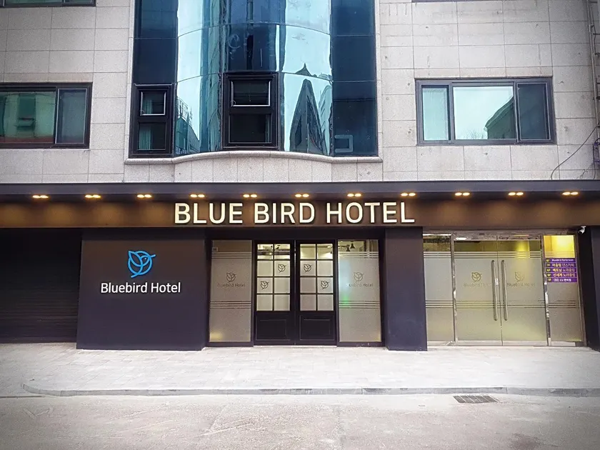 Bluebird Hotel - Image 1