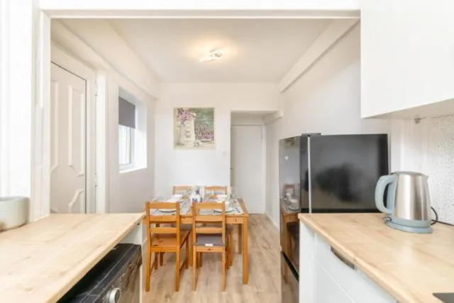 Charming 2-bedroom house - Image 1