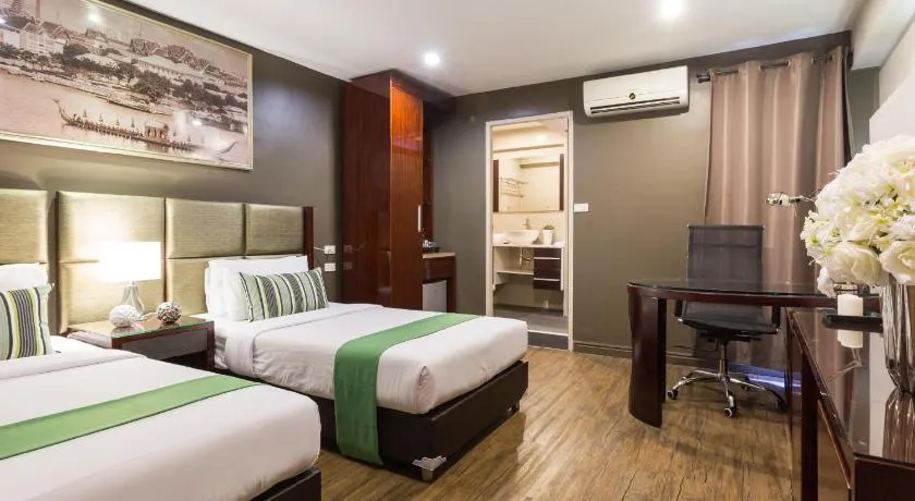 Ratchada Point Hotel - Image 1