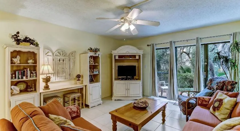 DogFriendly Beachwood Condo - Image 1