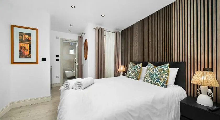 Nine Elms Urban Suites - Image 1