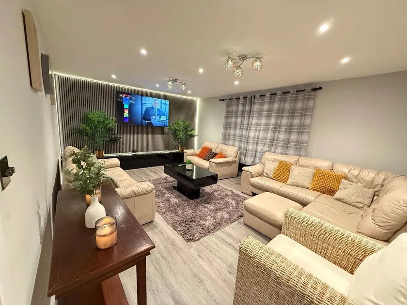 Rochester Apartment-Sleeps 4-Free Parking - Image 1