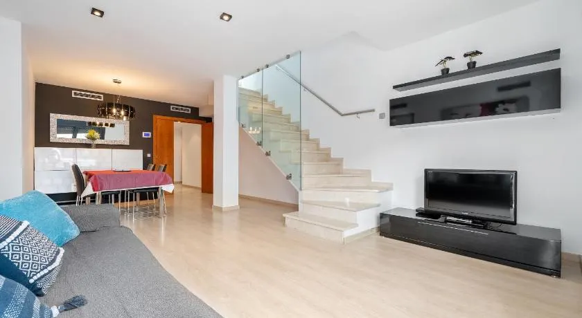 Hauzify I Apartament Ponent - Image 1