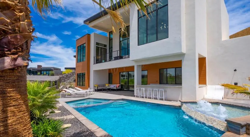 Live Luxurious at Zion - Image 1