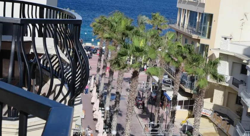 Perfect tourist accommodation in Bugibba square! - Image 1