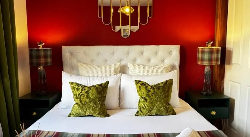 Small Guest Room in Tobermory with shared bathroom - Image 1