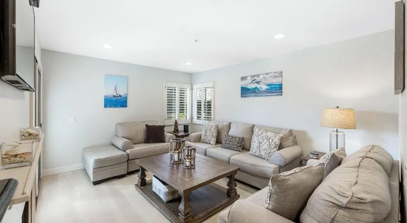 Seabreeze Retreat by AvantStay - Image 1