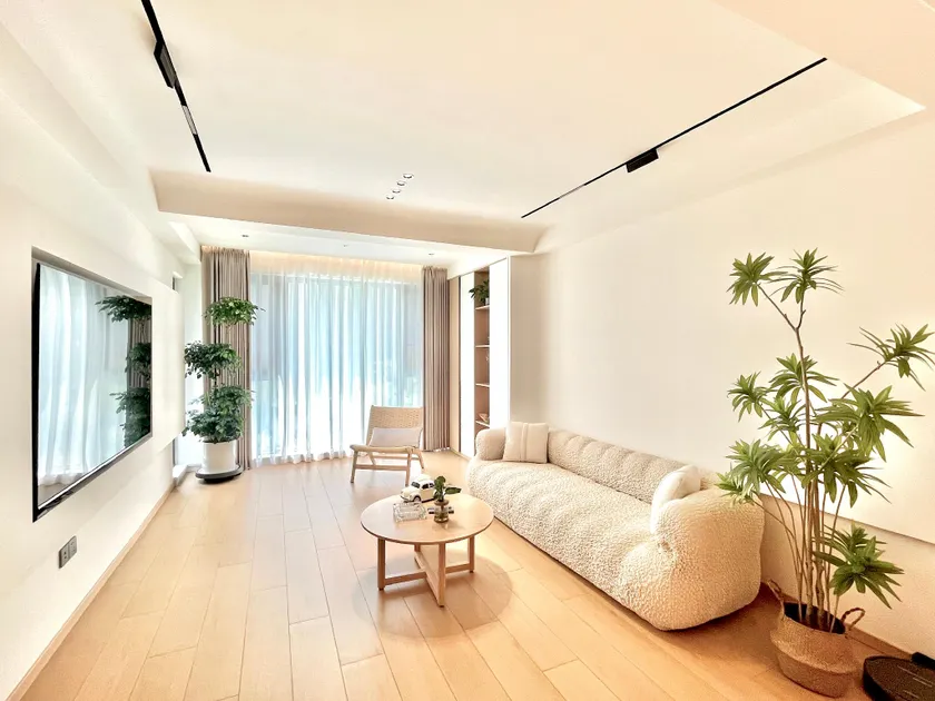 Pikkie Designer's Stylish 3 bds Flat @ city center - Image 1