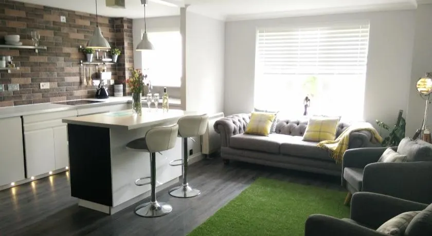 Boutique Coastal appt nr Edinburgh - Image 1