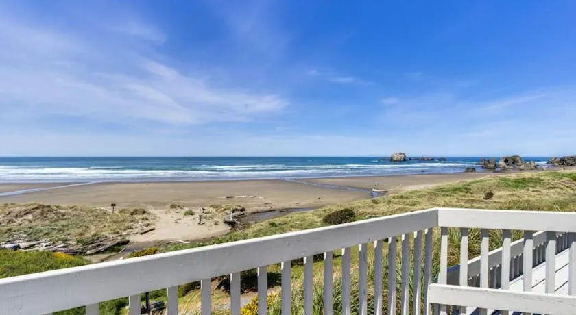 Dog-friendly oceanfront home with beach access and large deck-EV charger - Image 1