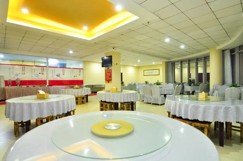 Chunchen Hotel - Image 1