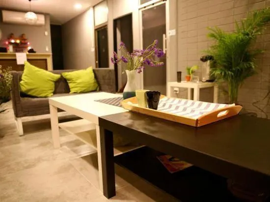 Deng Ba Hostel Bangkok - Image 1