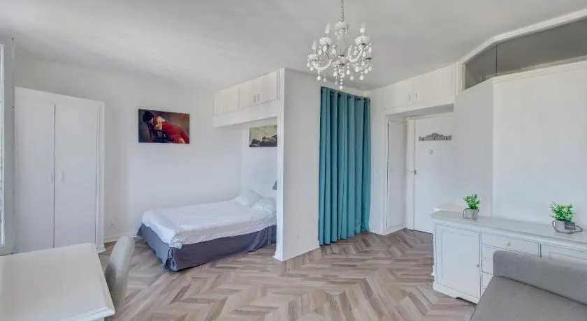 Le Milady Versailles - Image 1