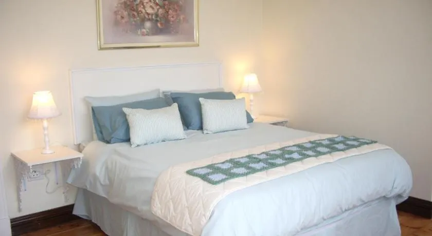 Dee's BnB - Image 1