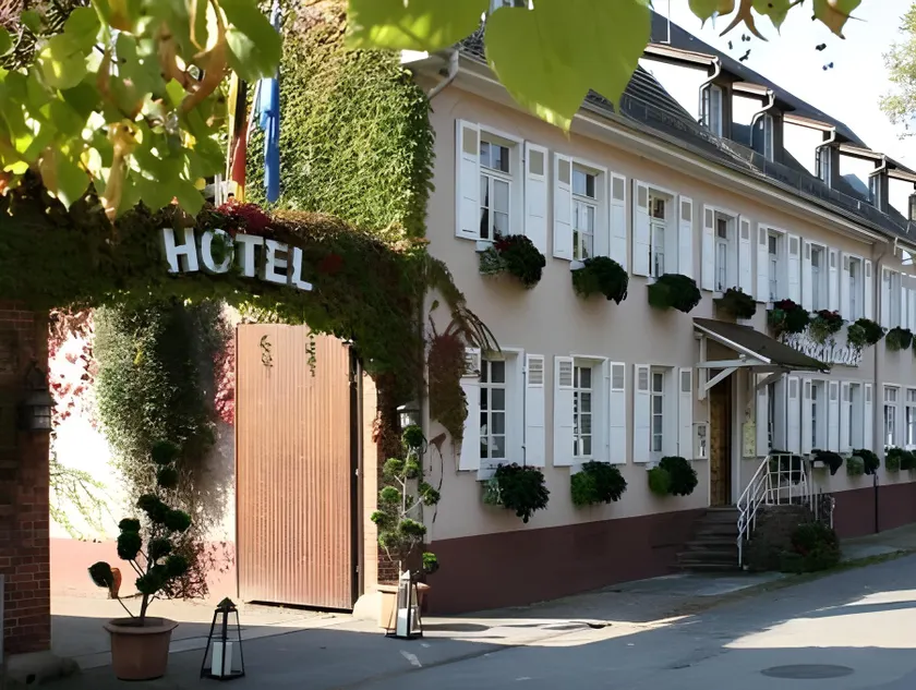 Hotel & Restaurant Grenzhof - Image 1