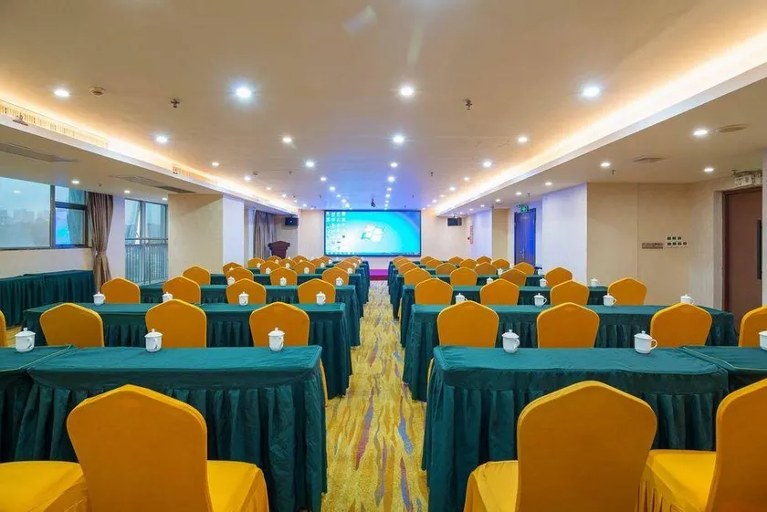 Green Island Holiday Hotel - Image 1