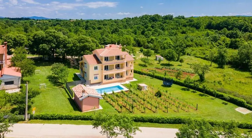 Villa Green Holiday - Image 1