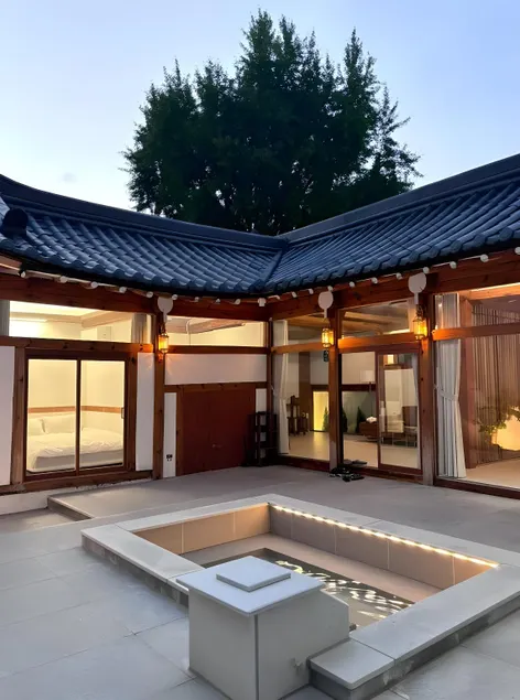 한옥 독채 대봉별채 Emotional private hanok, Hanok Stay - Image 1