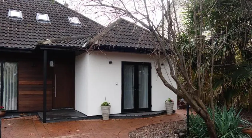 Stunning guest house in Frenchay - Image 1