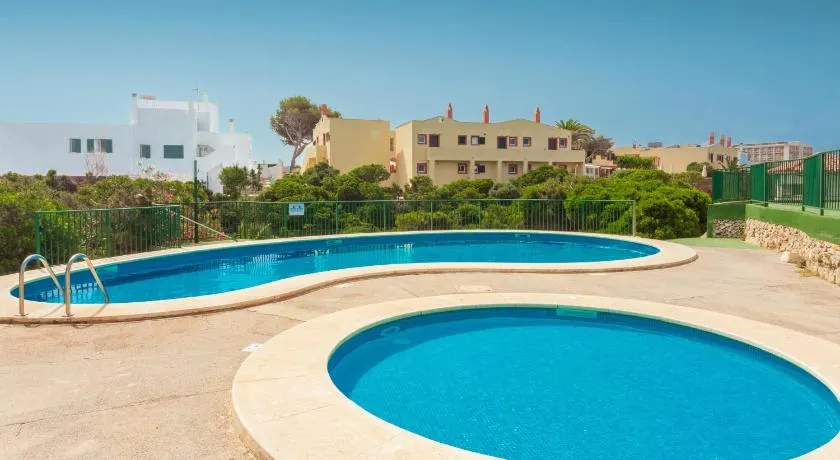 Appartement \"Los Delfines Biniforcat\" avec terrasse couverte privée et piscine partagée - Image 1