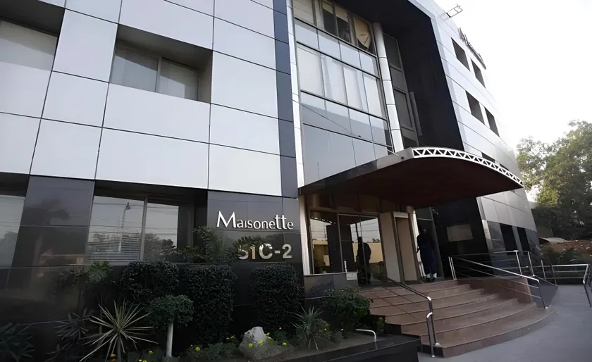 Maisonette Hotel & Apartments - Image 1