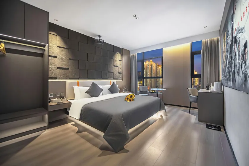 Huayang Jinse Smart Cinema Hotel (Neijiang High-speed Railway North Station Branch) - Image 1