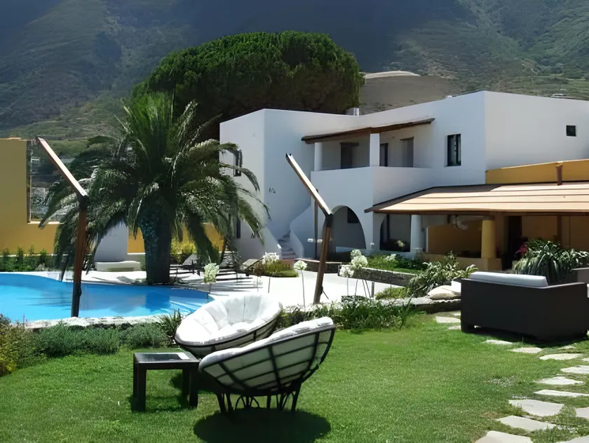 Hotel Ravesi - Image 1