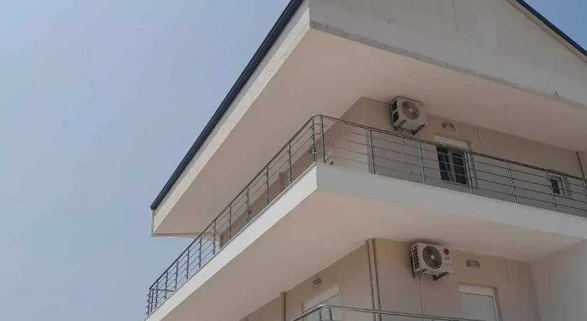 Giotis Apartments - Image 1