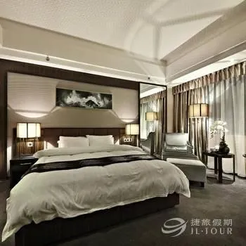 Platinum Crystal Hotel - Image 1
