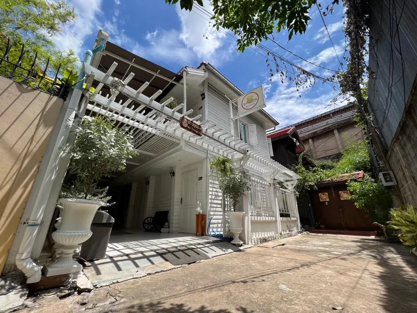 Ban Thungdang Housetel Bangkok - Image 1