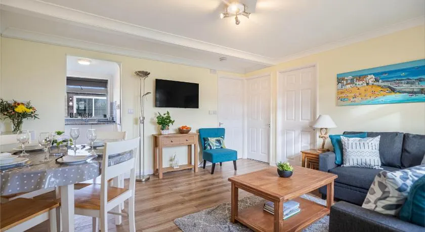 17 Norton Park - Image 1