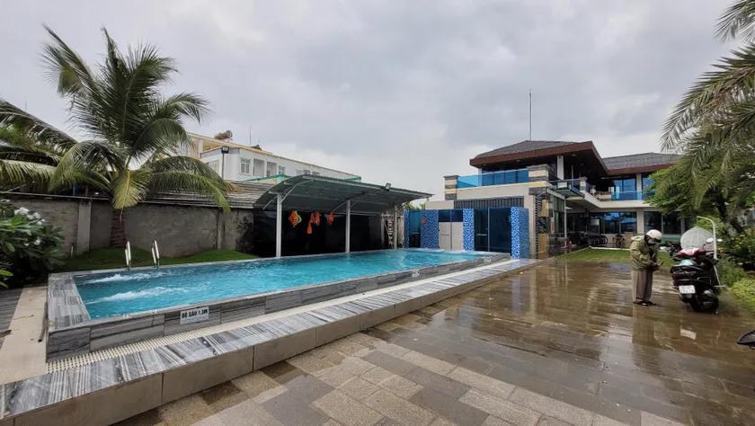 Villa 6 phòng ngủ, 9 phòng tắm, hồ bơi lớn - Image 1