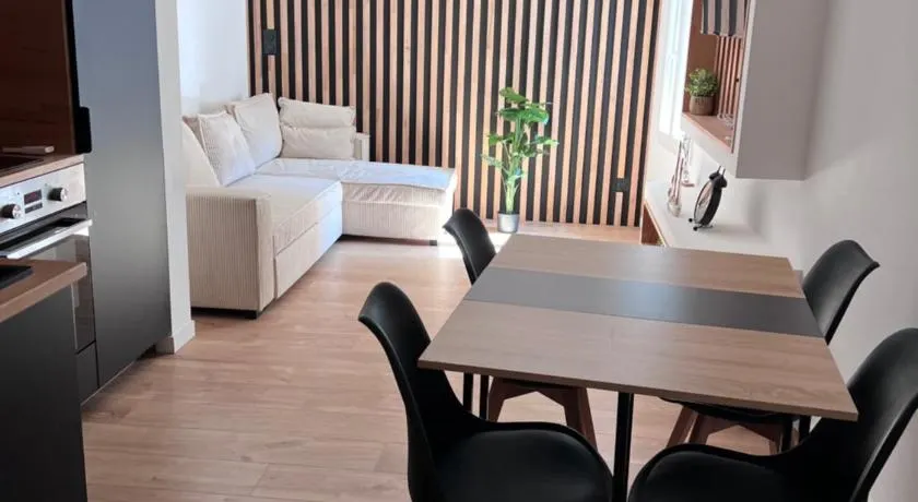 Cozy 2-bedroom village house - Image 1