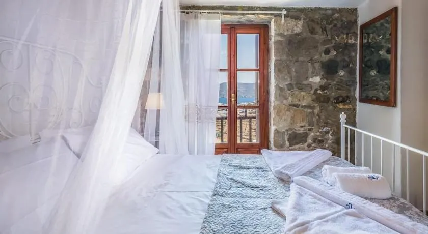 Olive Guesthouse Trypiti - Image 1